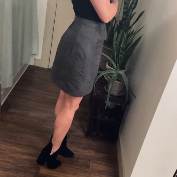 Old Navy High-Waisted Mini Skirt, Faux Suede (x2) - Picture 3 of 6